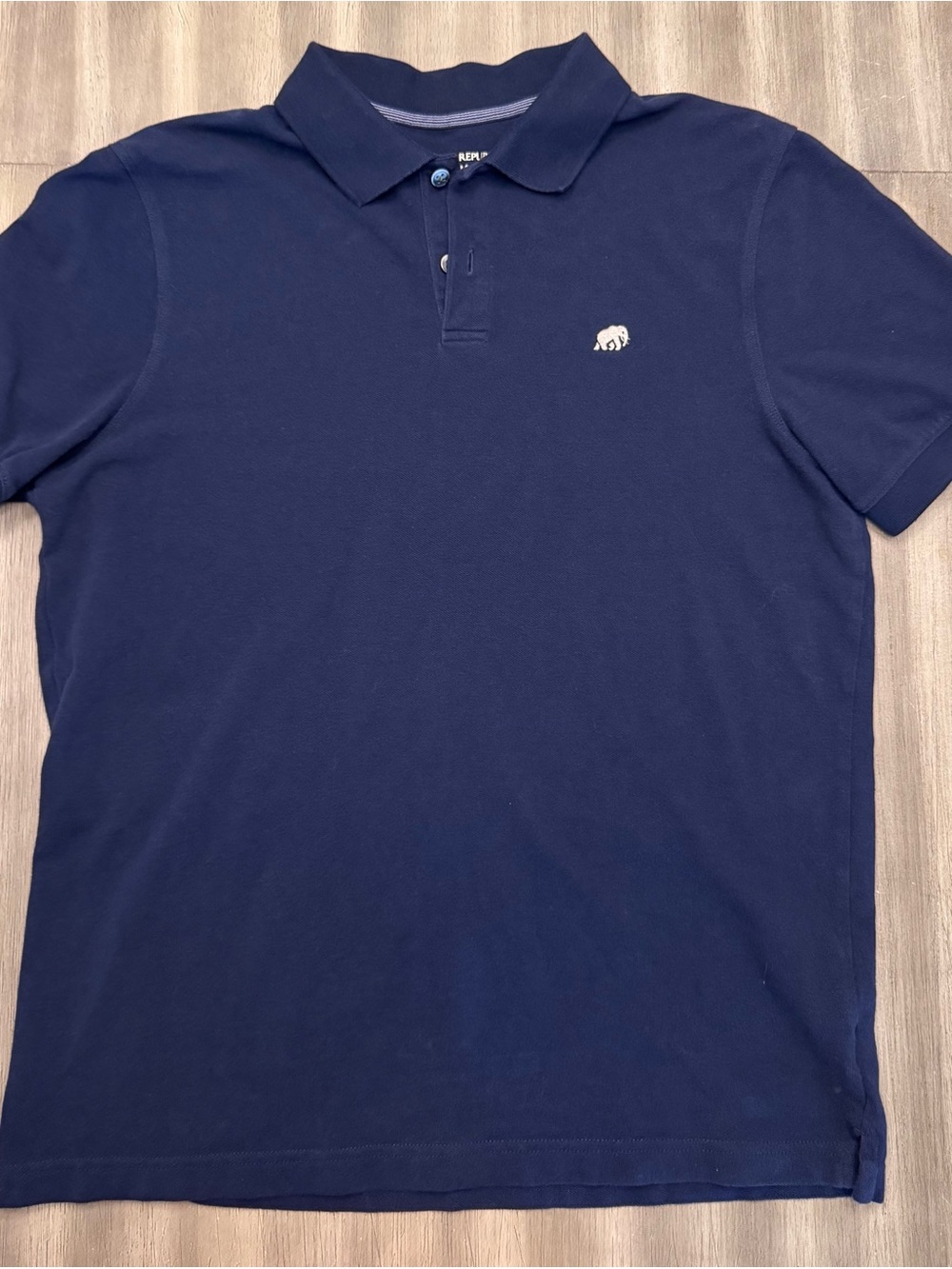 Men's Banana Republic Organic Cotton Pique Polo with Embroidered Logo - Medium